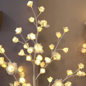 ΧΡΙΣΤΟΥΓΕΝΝΙΑΤΙΚΟ ΔΙΑΚΟΣΜΗΤΙΚΟ ΔΕΝΤΡΑΚΙ ΜΕ ΤΡΙΑΝΤΑΦΥΛΛΑ LED 1.5Μ